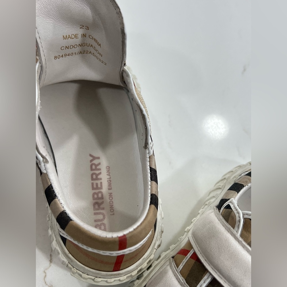 Burberry Toddler Stylish Plaid Velcro Sneakers - Picture 8 of 11